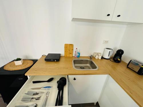 One-Bedroom Apartment image 10