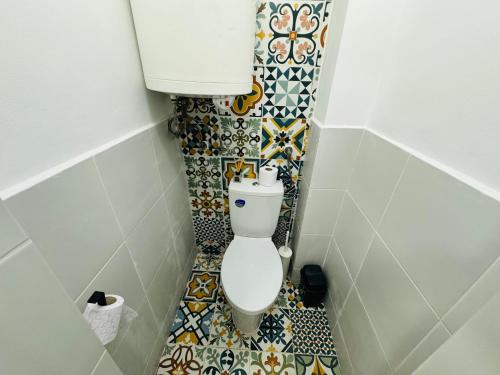 One-Bedroom Apartment image 9