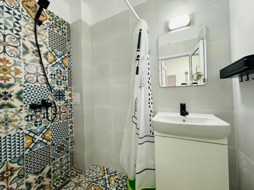One-Bedroom Apartment image 8