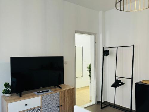 One-Bedroom Apartment image 7