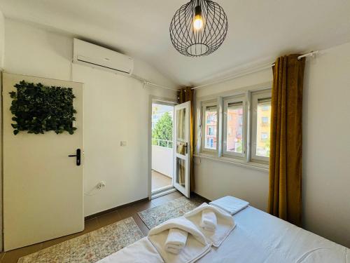 One-Bedroom Apartment image 6
