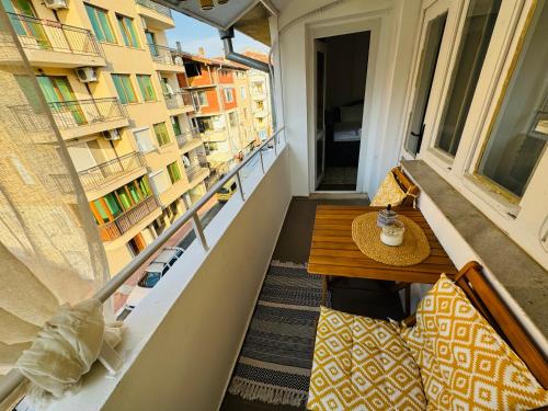 One-Bedroom Apartment image 5