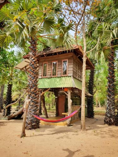 Light House Beach Hut in Komari