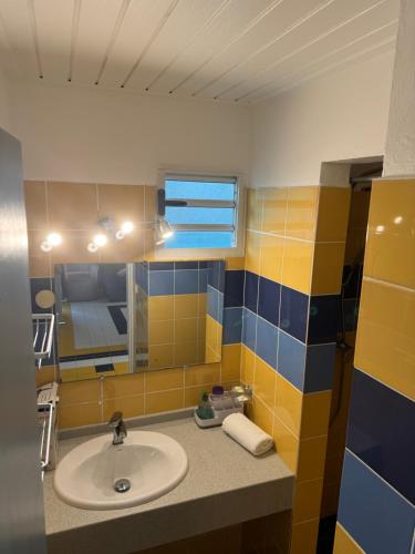 Bathroom, Le Blue Dream- Appartement in Grand-Bourg