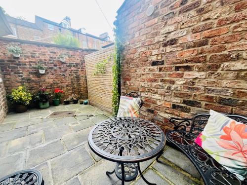 Bootham Apartment 32 - image 11