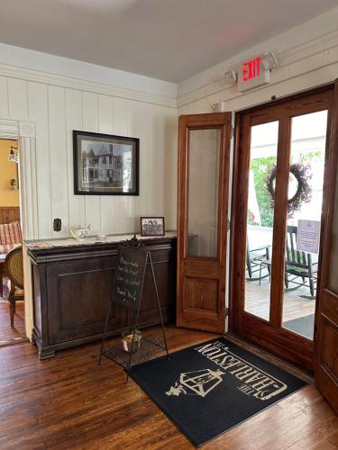 ทัศนียภาพภายนอกโรงแรม, The Charleston Inn Hendersonville NC in เฮนเดอร์สันวิลล์ (NC)