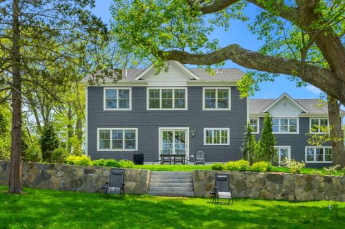 Waterfront Luxury Vacation Rental in Gloucester, USA