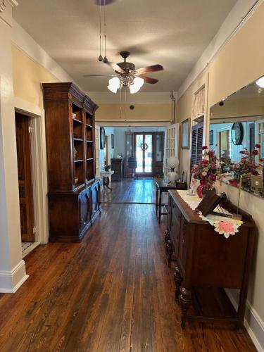 ทัศนียภาพภายนอกโรงแรม, The Charleston Inn Hendersonville NC in เฮนเดอร์สันวิลล์ (NC)