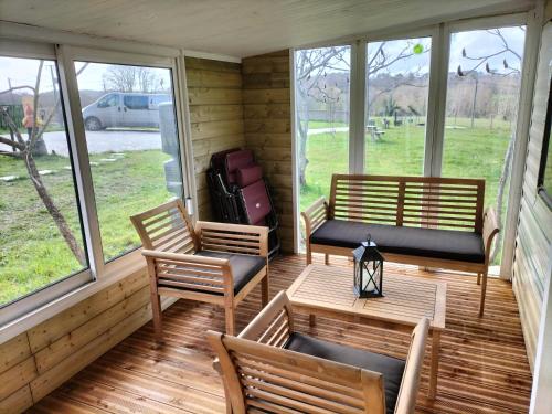 2 bedrooms, 4 beds