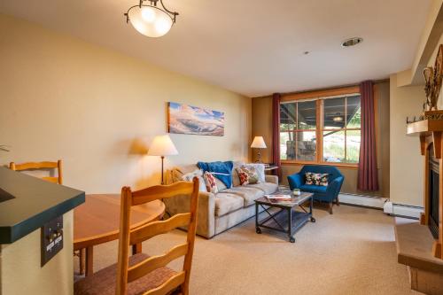Zephyr Mountain Lodge 1215 - Ski In Ski Out Condo in Winter Park, USA