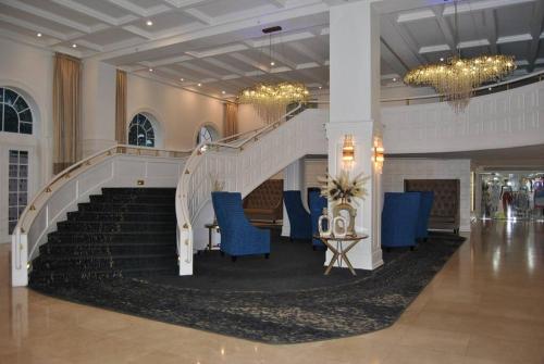 Ocean front 2 Bedroom and 2 Bathroom apartment at The Alexander Resort 3