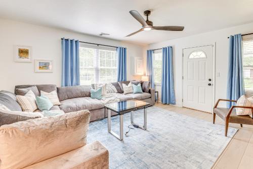 Charming Family Home in Lake Milton with Hot Tub! in Newton Falls, USA