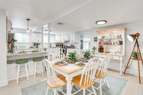 Charming Family Home in Lake Milton with Hot Tub! in Newton Falls, USA