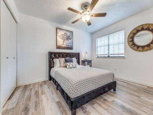 7 Bed Wine Country Home Mins from Shops and Restaurants in Johnson City, USA