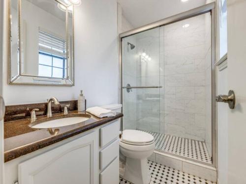 7 Bed Wine Country Home Mins from Shops and Restaurants in Johnson City, USA