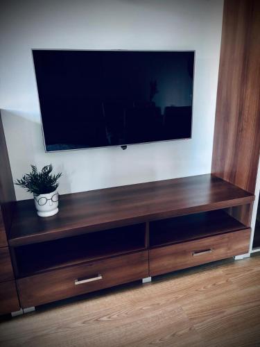 Skupni salon/TV območje, Apartament WHITE GLOVE Wojska Polskiego in Osiedle Wojska Polskiego