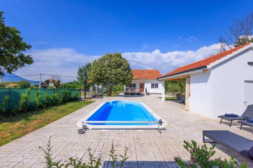 Viesnīcas āriene, Country side Villa Mila in Drniš