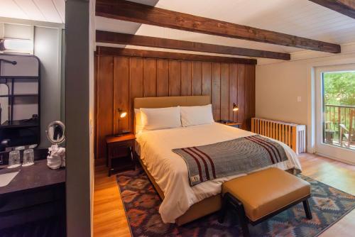 Historic Rocky Waters Inn, A Small Luxury Hotel in Gatlinburg (TN)