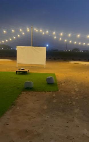 مزرعه ديزرت بريز راس الخيمه بها حمام سباحه وملاعب للاطفال و سينيما in Khatt