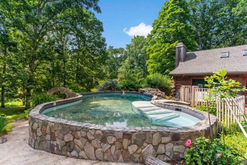 Guilford Carriage House at Granite Lodge! in Guilford, USA