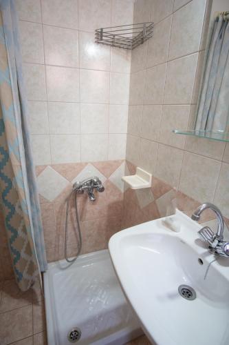 Violetta Apartments 4