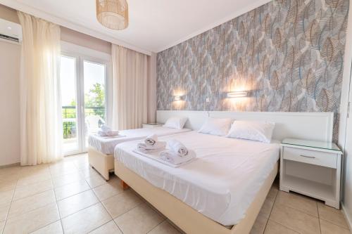 1 double bed, 1 twin bed