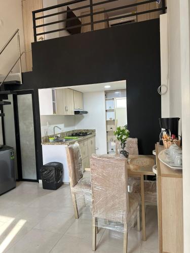 ห้องครัว, Apartaestudio Amoblado Tipo Loft en Barrio la Campiña (Apartaestudio Amoblado Tipo Loft en Barrio la Campina) in อูร์บานิซาซิออนเลาเรเลส