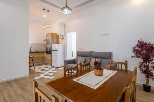 Two-Bedroom House image 2