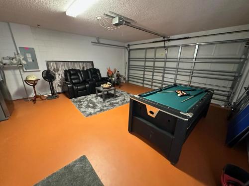 Modern Fully updated Southern Dunes Home - Golf Course Views in Haines City, USA