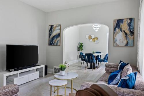 Newly Renovated House with a Professional Massage Chair in Springfield, USA