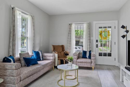 Newly Renovated House with a Professional Massage Chair in Springfield, USA