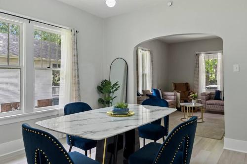 Newly Renovated House with a Professional Massage Chair in Springfield, USA