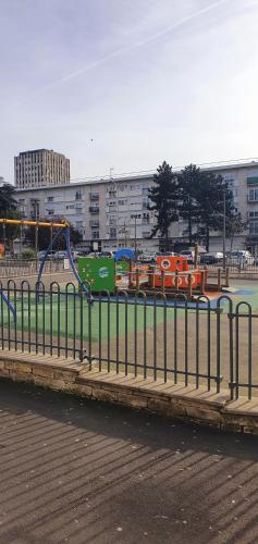 外部景觀, Grand 4 pièces à proximité de Paris avec stationnement gratuit dans tout le quartier (Grand 4 pieces a proximite de Paris avec stationnement gratuit dans tout le quartier) in 薩爾塞爾