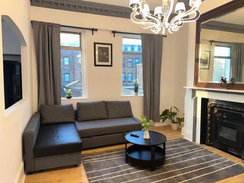 First Floor One Bed Apartment In Central West London, Londýn