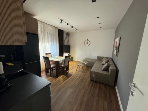 Old Bazaar apt 24, Tirana