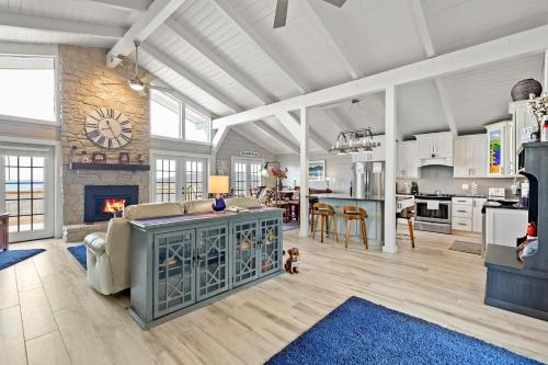 103 Mockingbird Ln by Carolina Stays in Beech Mountain, USA