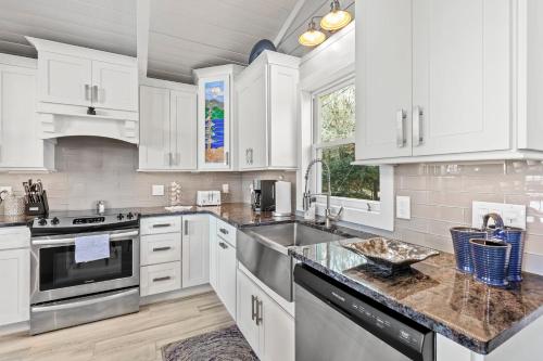103 Mockingbird Ln by Carolina Stays in Beech Mountain, USA