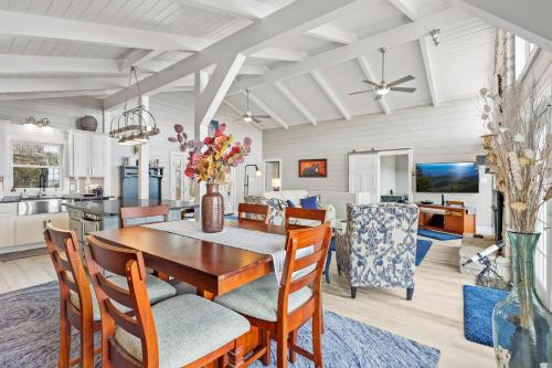 103 Mockingbird Ln by Carolina Stays in Beech Mountain, USA
