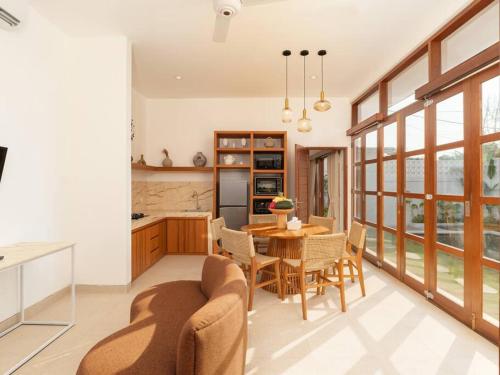 Brand New Central Canggu Private Villa - image 2