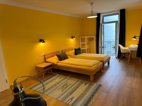 2 twin beds