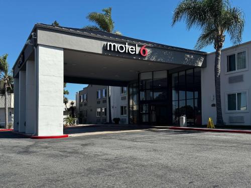 Exterior view, Studio 6  Suites Carson, CA in Torrance