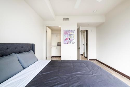 New 2BR WeHo Luxury Apartment d in Los Angeles, USA