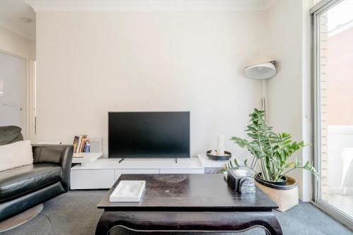 Lovely bedroom in eastern suburbs