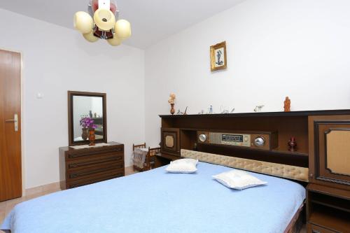 Two-Bedroom Apartment with Terrace image 9