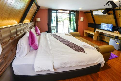 2 bedrooms, 3 beds