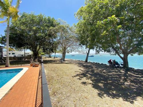 Ocean Shores UP - Burrum Heads- Riverfront - Pool -2BR