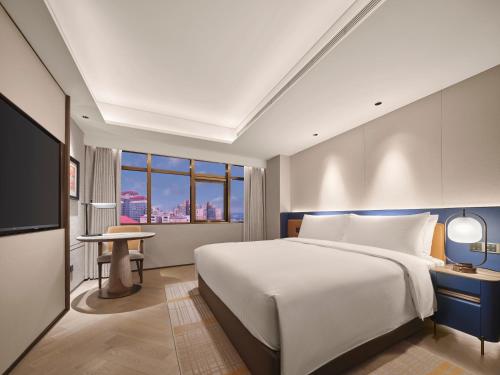 Premium King Suite image 2