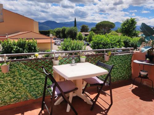 Studio climatisé à 500m des plages avec terrasse et parking privatif - FR-1-776-102