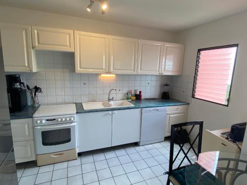 Charmant Appartement avec Terrasse - L'Anse Mitan - FR-1-765-25 - image 4