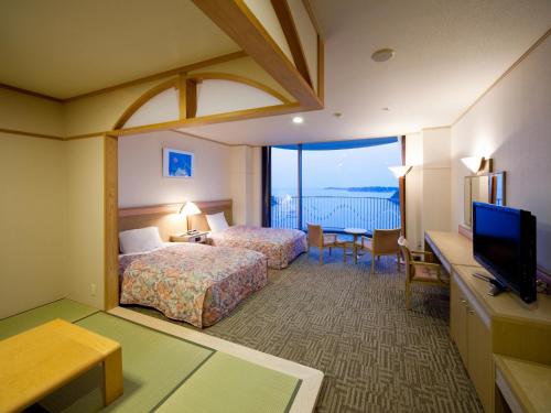 Sunperla Shima Ideally located in the Shima area, Sunperla Shima promises a relaxing and wonderful visit. Featuring a satisfying list of amenities, guests will find their stay at the property a comfortable one. Serv